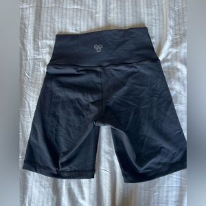 ARITZIA - TNA Biker Shorts